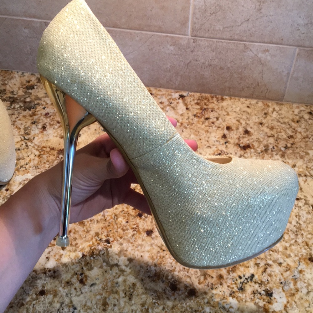 Bertinni Sparkly Gold Pumps